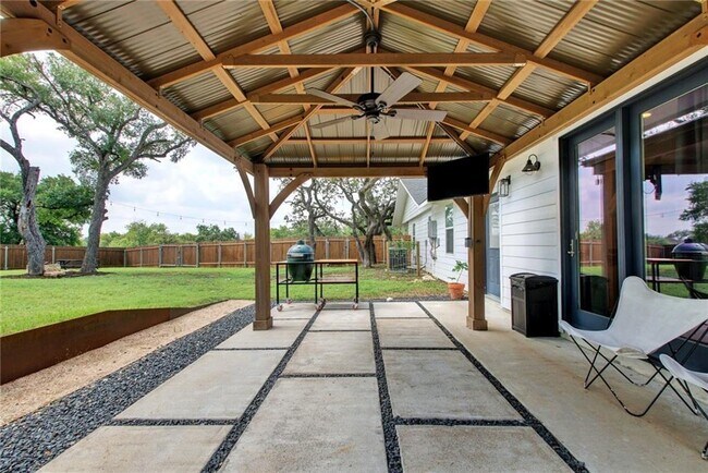 Building Photo - 2604 N Shields Dr