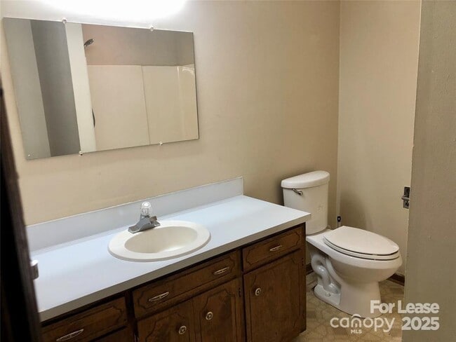 Building Photo - 208 Sunny Hill Dr