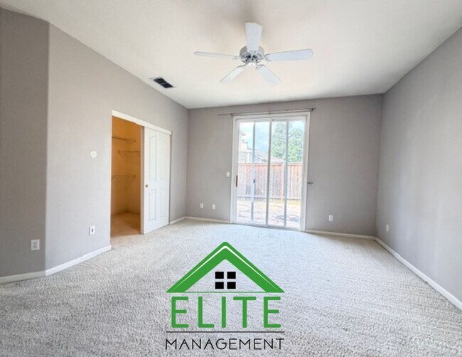 Building Photo - **Spacious 4-Bedroom Single-Story Home in ...