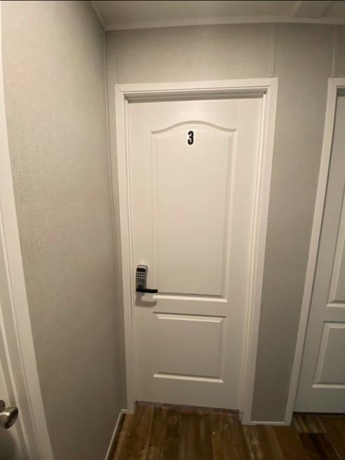 Building Photo - 325 Robin Ln