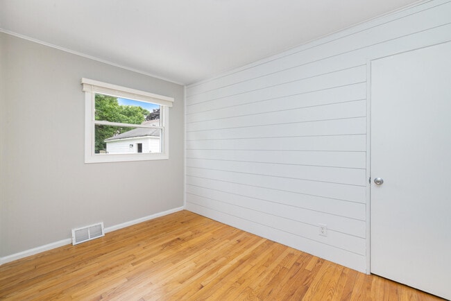 Building Photo - 5934 N Lydell Ave