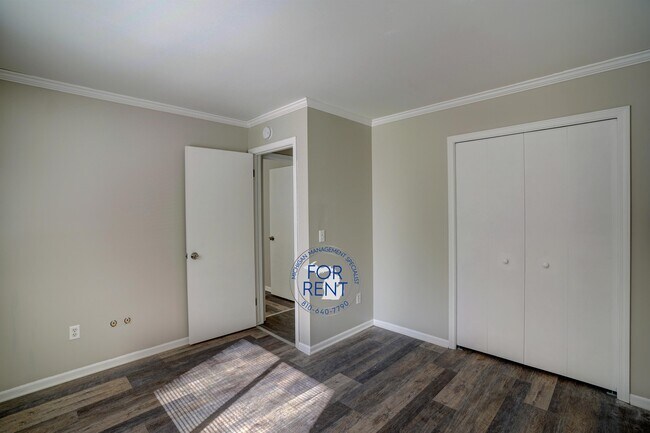 Building Photo - 3717 Larchmont St