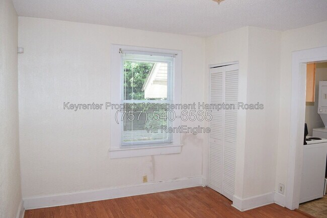 Building Photo - 857 W 41st St