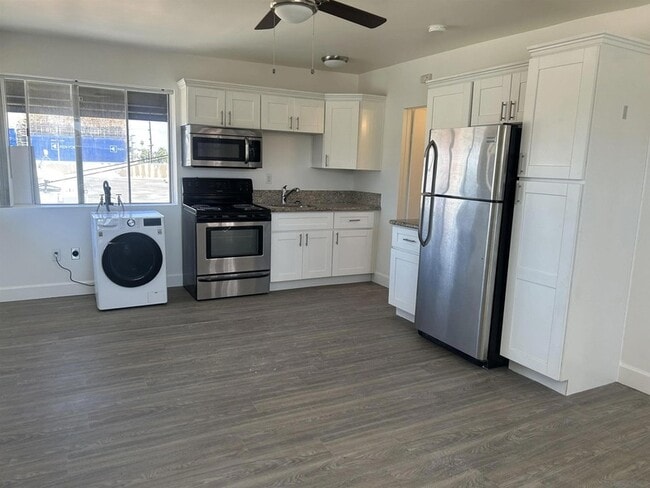 Building Photo - 3742 Sixth Ave