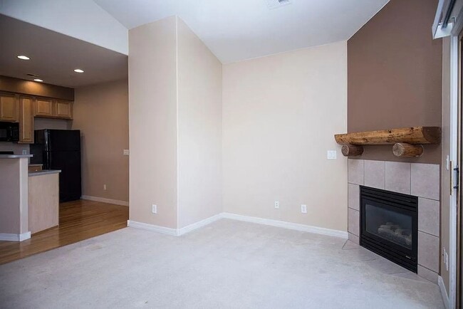 Building Photo - Beautiful Condo near Fossil Creek