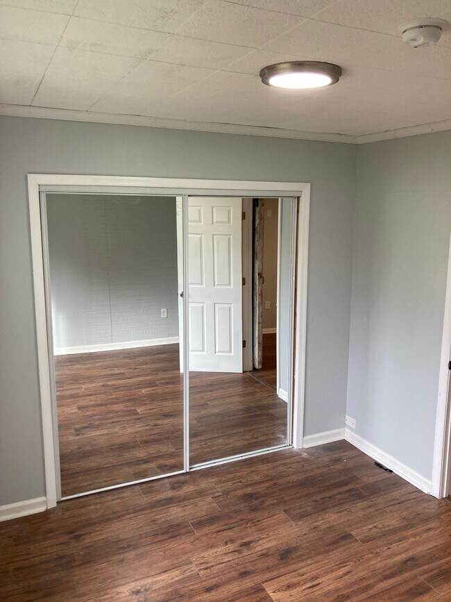 Building Photo - 108 S Main St