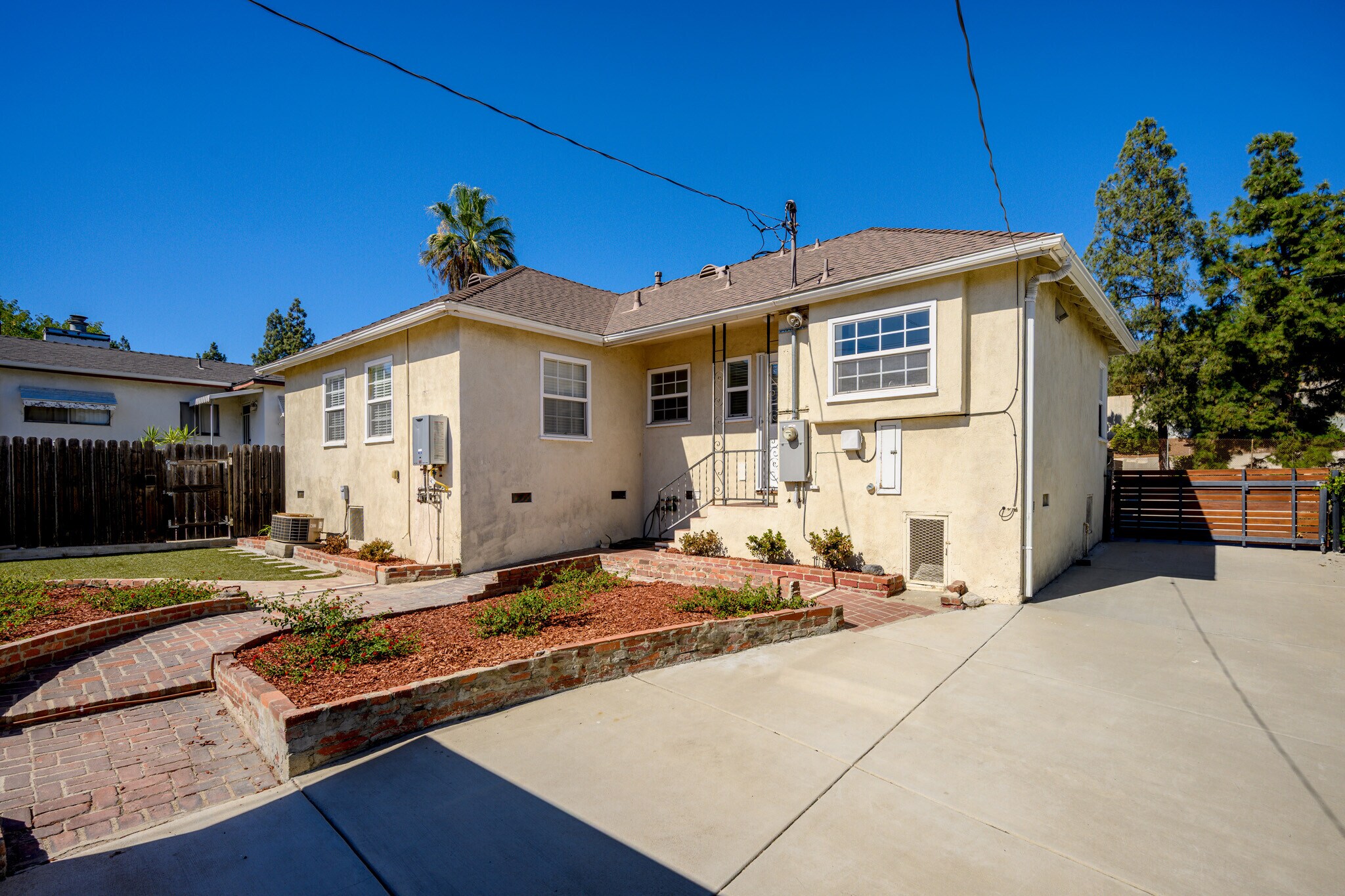 Building Photo - 2930 Mayfield Ave