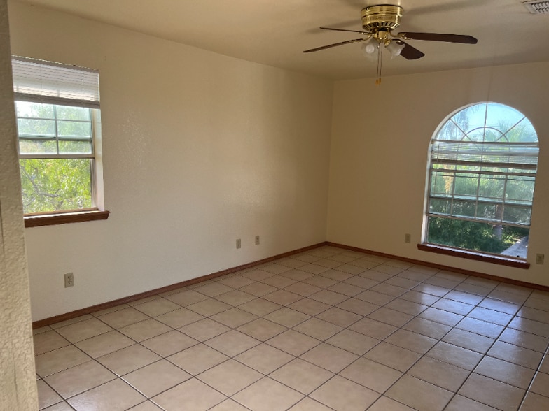 Building Photo - 1000 Wild Rose Ln