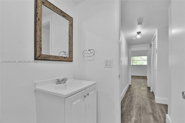 Building Photo - 9371 Fontainebleau Blvd