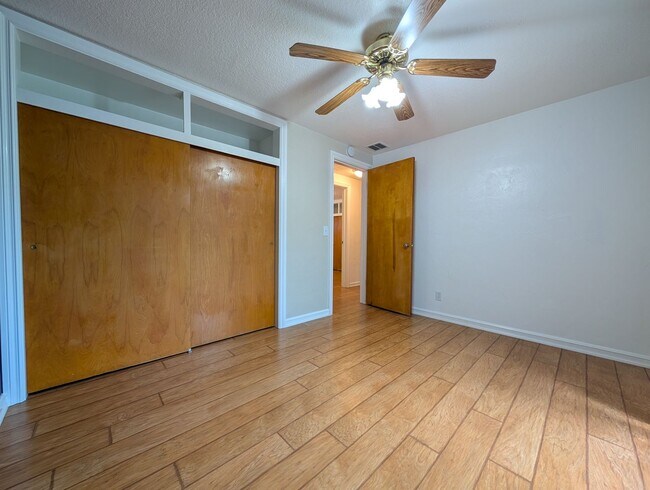 Building Photo - 3-Bedroom, 1-Bath Home Near River Road In ...