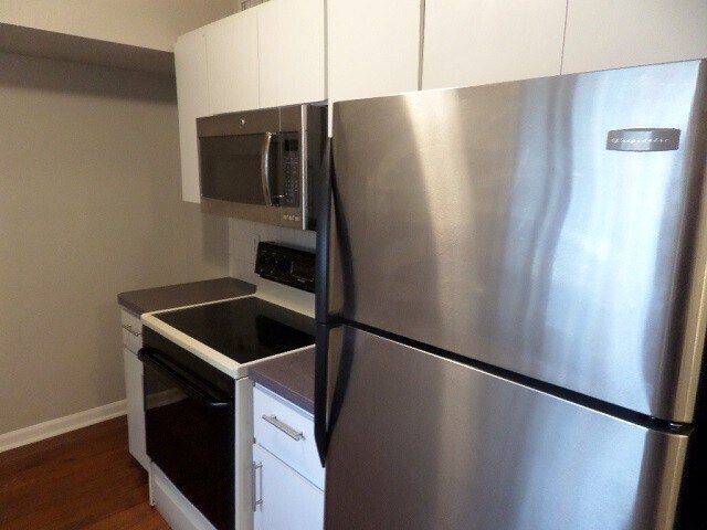 Building Photo - $25 App Fee & December Rent Free! * Spacious 2bdrm/1bath Condo ** $1,545.00** READY NOW
