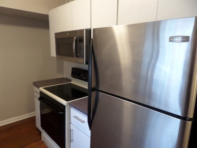 Building Photo - $25 App Fee & December Rent Free! * Spacious 2bdrm/1bath Condo ** $1,695.00** READY NOW ** No Sec...