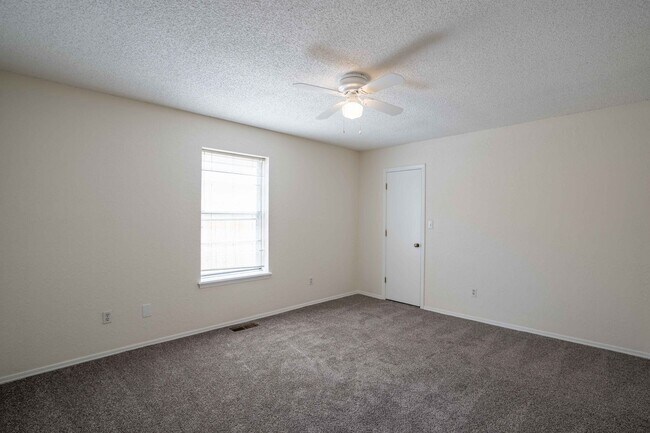 Building Photo - Spacious Brick Ranch in Union School District.