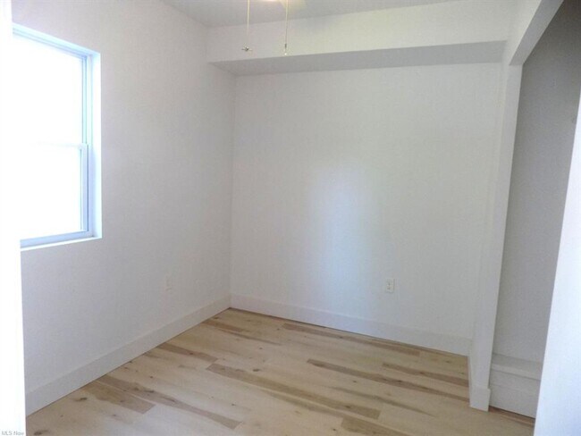 Building Photo - 1094 Moneta Ave