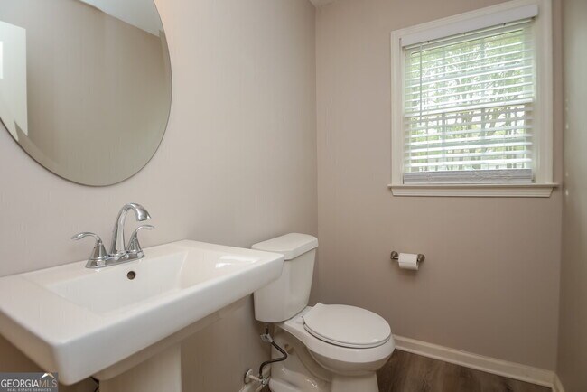 Building Photo - 1183 Crestbrook Dr