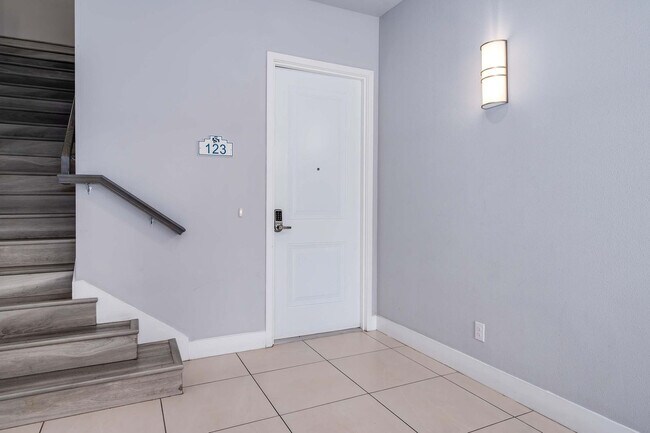 Building Photo - 7770 Sandy Ridge Dr