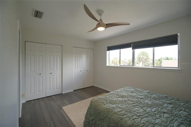 Building Photo - 6325 Newtown Cir