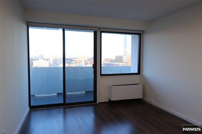 Building Photo - 1600 Center St