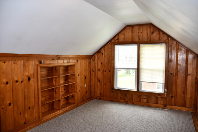 Building Photo - 181 St James Dr