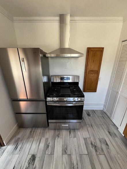 Building Photo - 7545 La Jolla Blvd