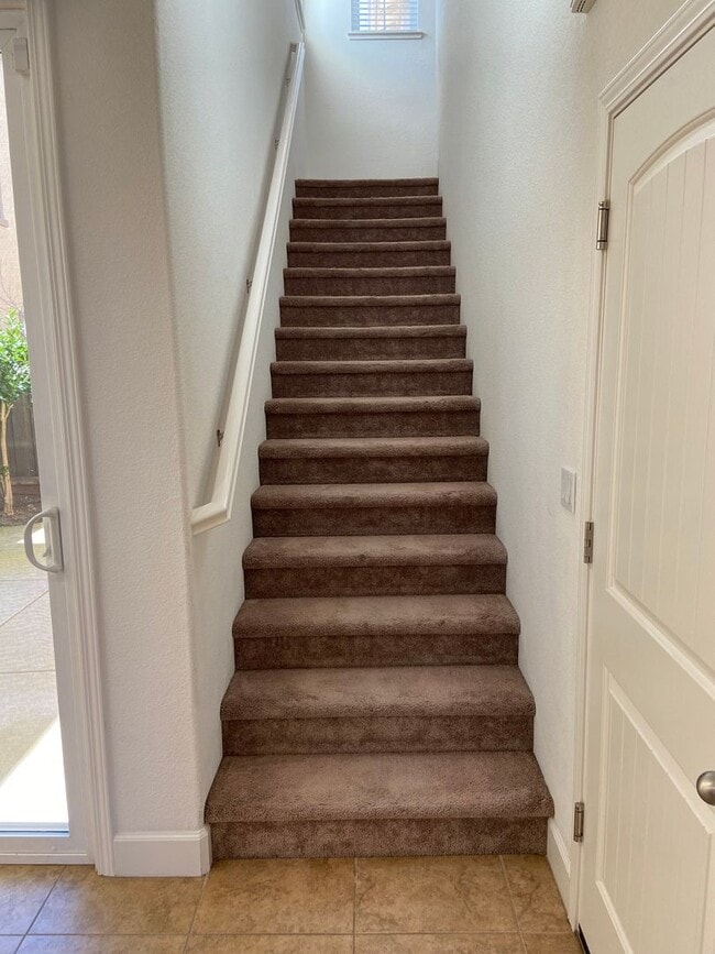 Building Photo - Turnstone Community off Iron Point & Prairie City. 4 Bdrm, 3 Bath - Walk to nature trails, park, ...