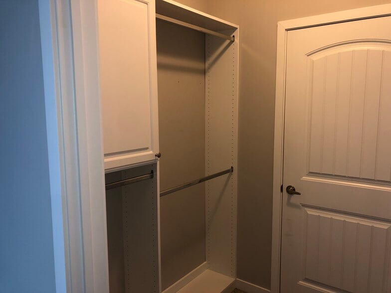 Custom closets - 1124 Litton Ave