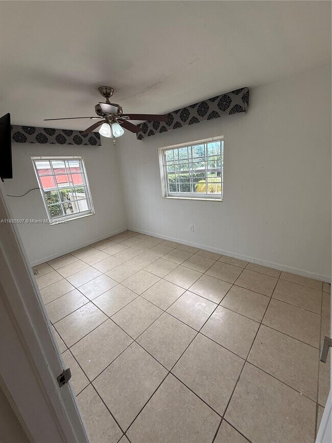 Building Photo - 1235 NW 129th St