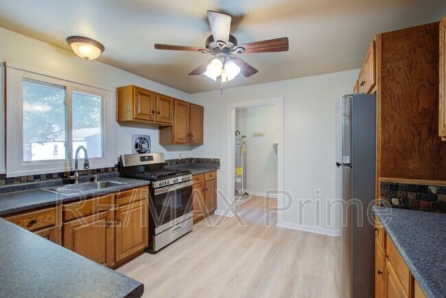 Building Photo - 321 Patrician Dr