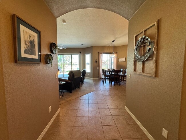 Building Photo - Luxurious Furnished Golf Course Short-Term Rental