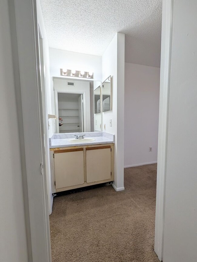 Building Photo - Charming 1 Bedroom / 1 Bathroom Condo – Pompano Beach