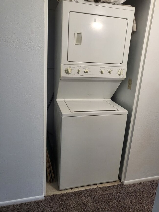 Building Photo - 1ST MONTH RENT FREE!!! GREAT SINGLE LEVEL ...