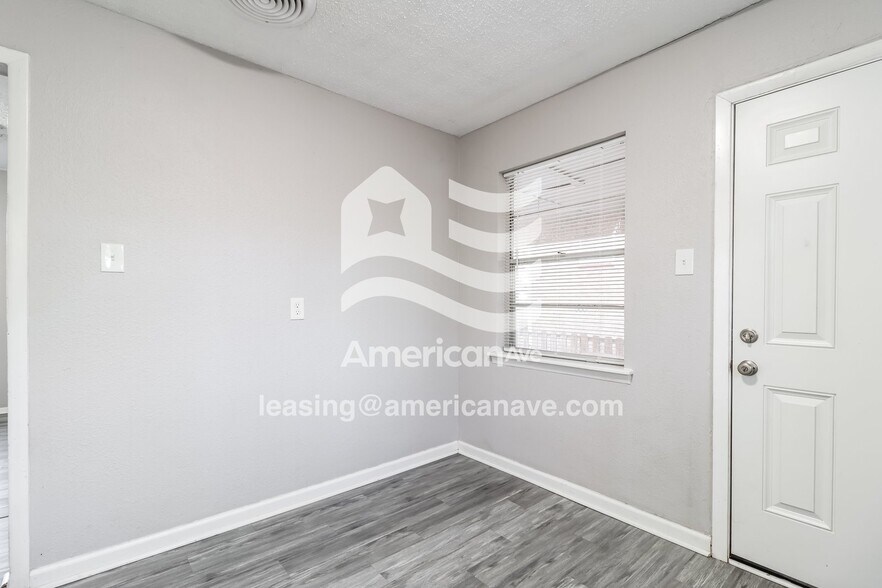 Building Photo - 11 Michael Dr