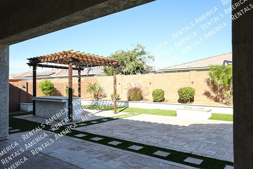 Building Photo - 8544 W Midway Ave