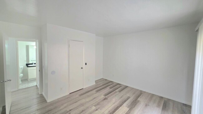 Building Photo - MR0021 (RUBS)