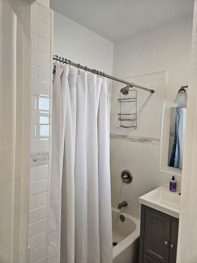 Building Photo - 540 Orange Ave