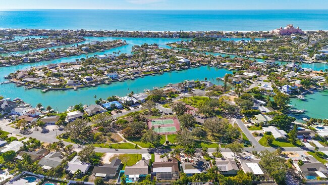 Building Photo - 3003 W Vina Del Mar Blvd