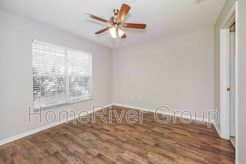 Building Photo - 20 Bressler Ln