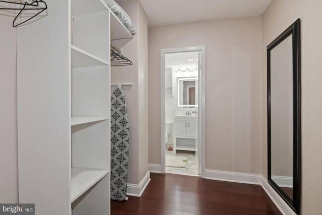 Building Photo - 1260 21st St NW