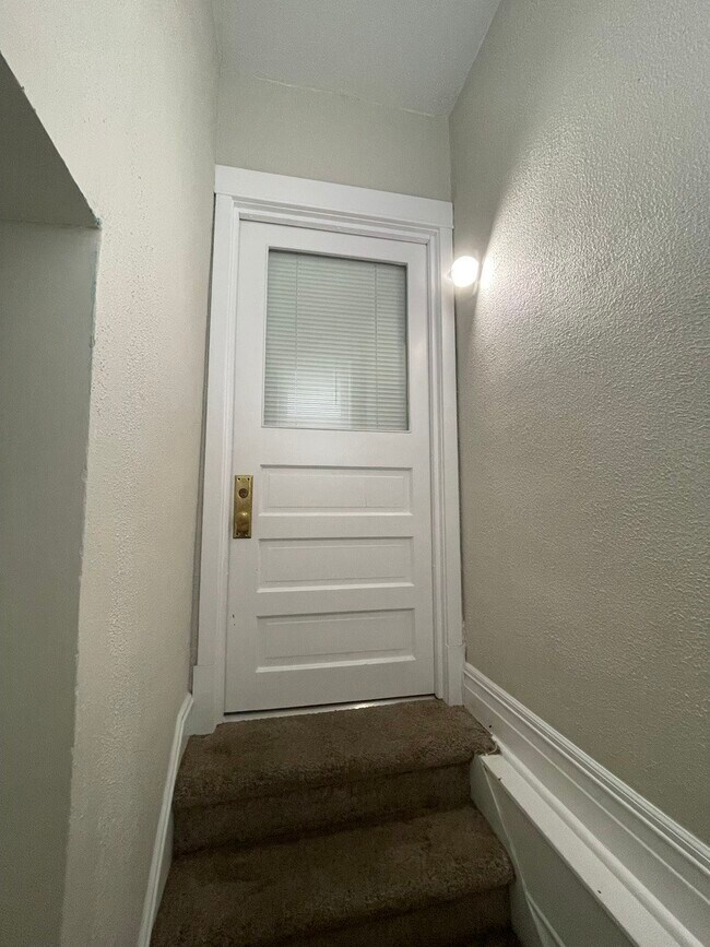 Door 2nd Unit - 5434 N Lotus Ave