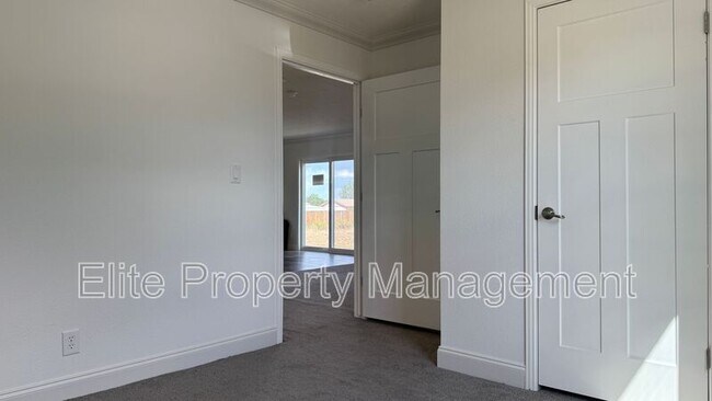 Building Photo - 743 S Joe Martinez Ct