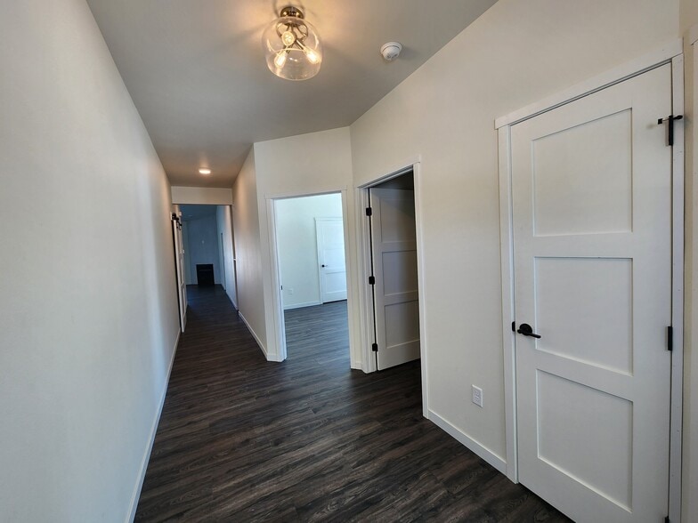 Building Photo - 812 7th St SW