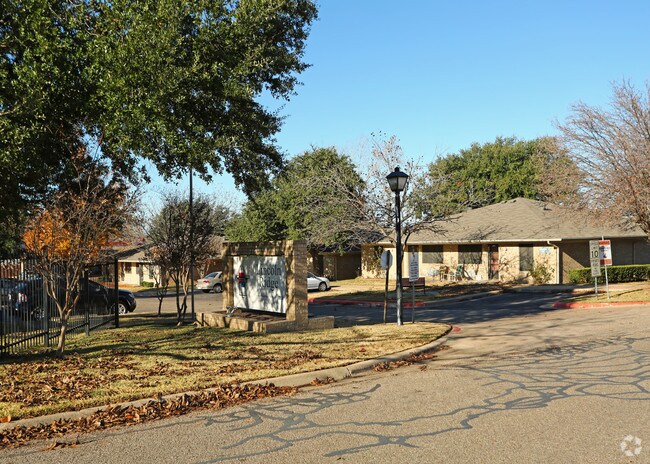 Primary Photo - Lincoln Ridge