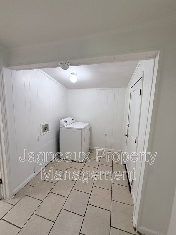 Building Photo - 106 Fontenot Rd