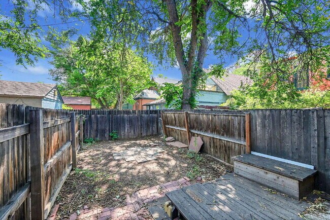 Building Photo - $1,495.00 - 1 Bedroom, 1 Bathroom, Multipl...