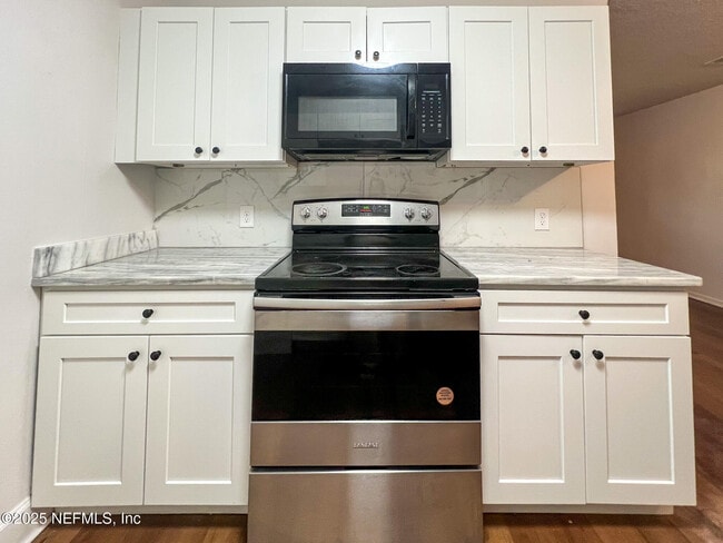 Building Photo - 3220 Myra St