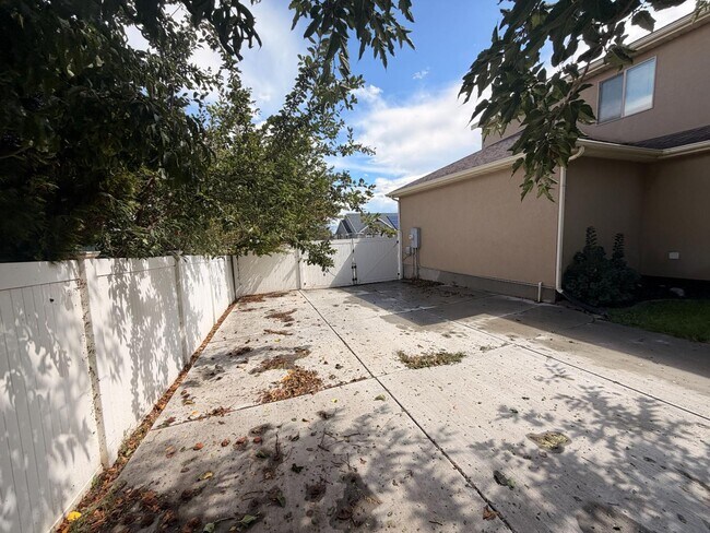 Building Photo - 4077 S Clipper St