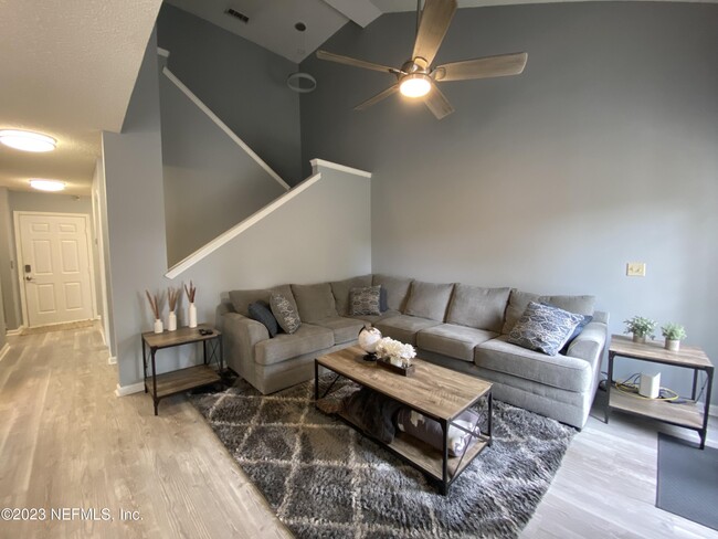 Building Photo - 11840 Ashbrook Cir N