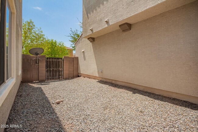 Building Photo - 2258 S Ponderosa Dr