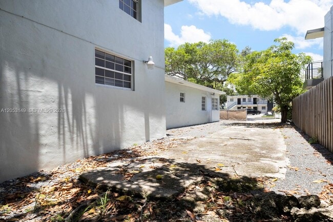 Building Photo - 3628 Thomas Ave
