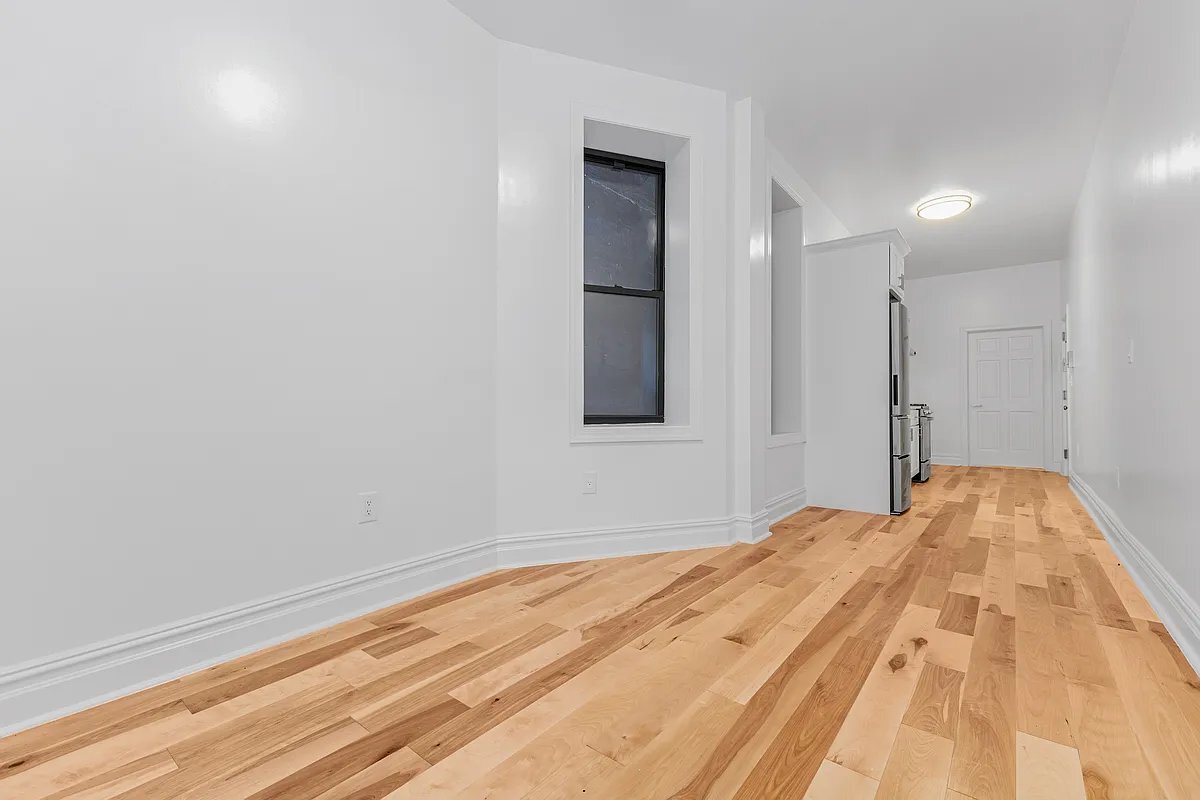 Building Photo - 331 W 16th St